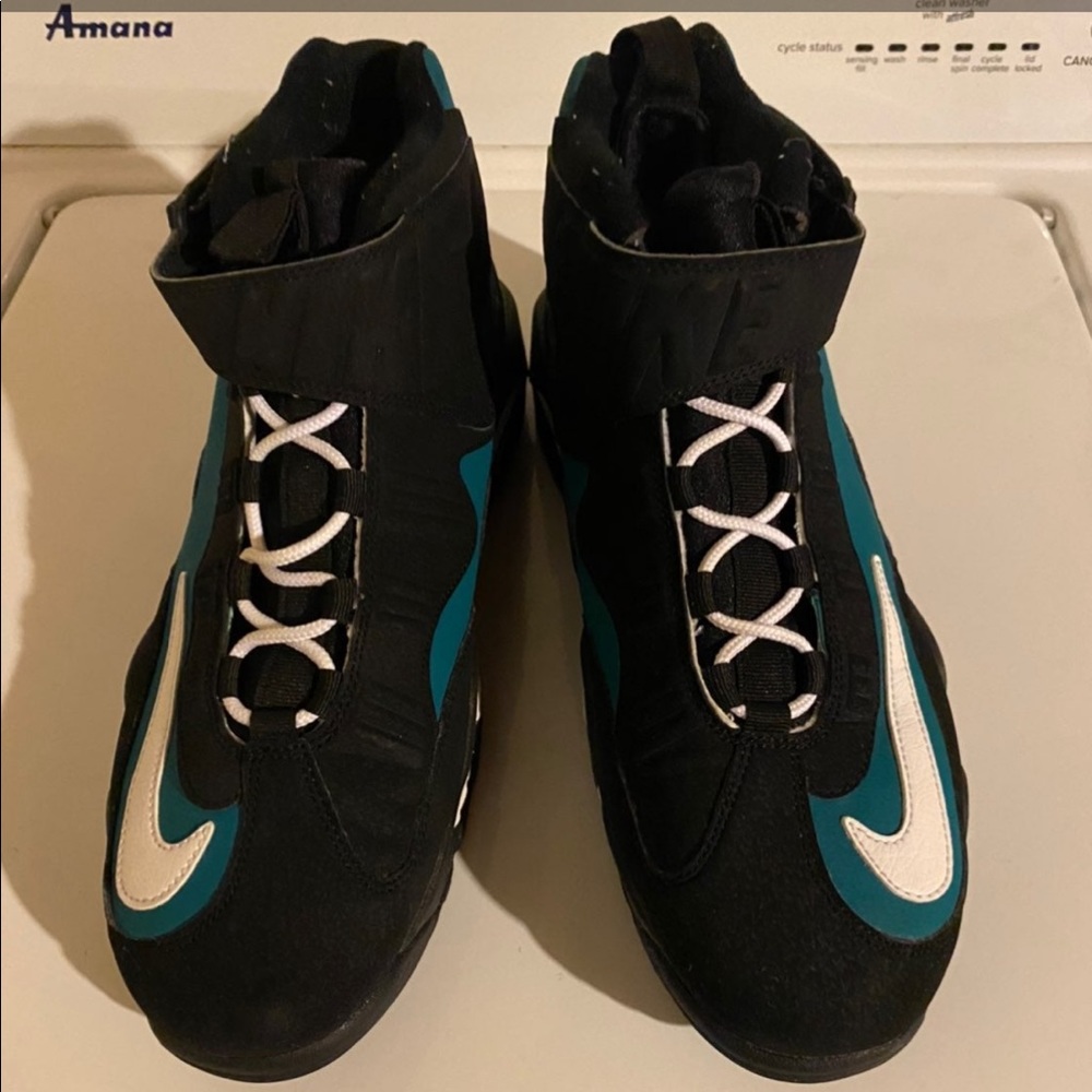 NIKE MENS NIKE AIR GRIFFEYS SIZE 10